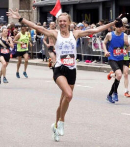 Becs Gentry finishes the Boston Marathon (2:49:39) - The Clip Out