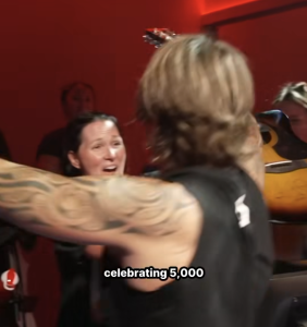 Keith Urban hugs member in studio