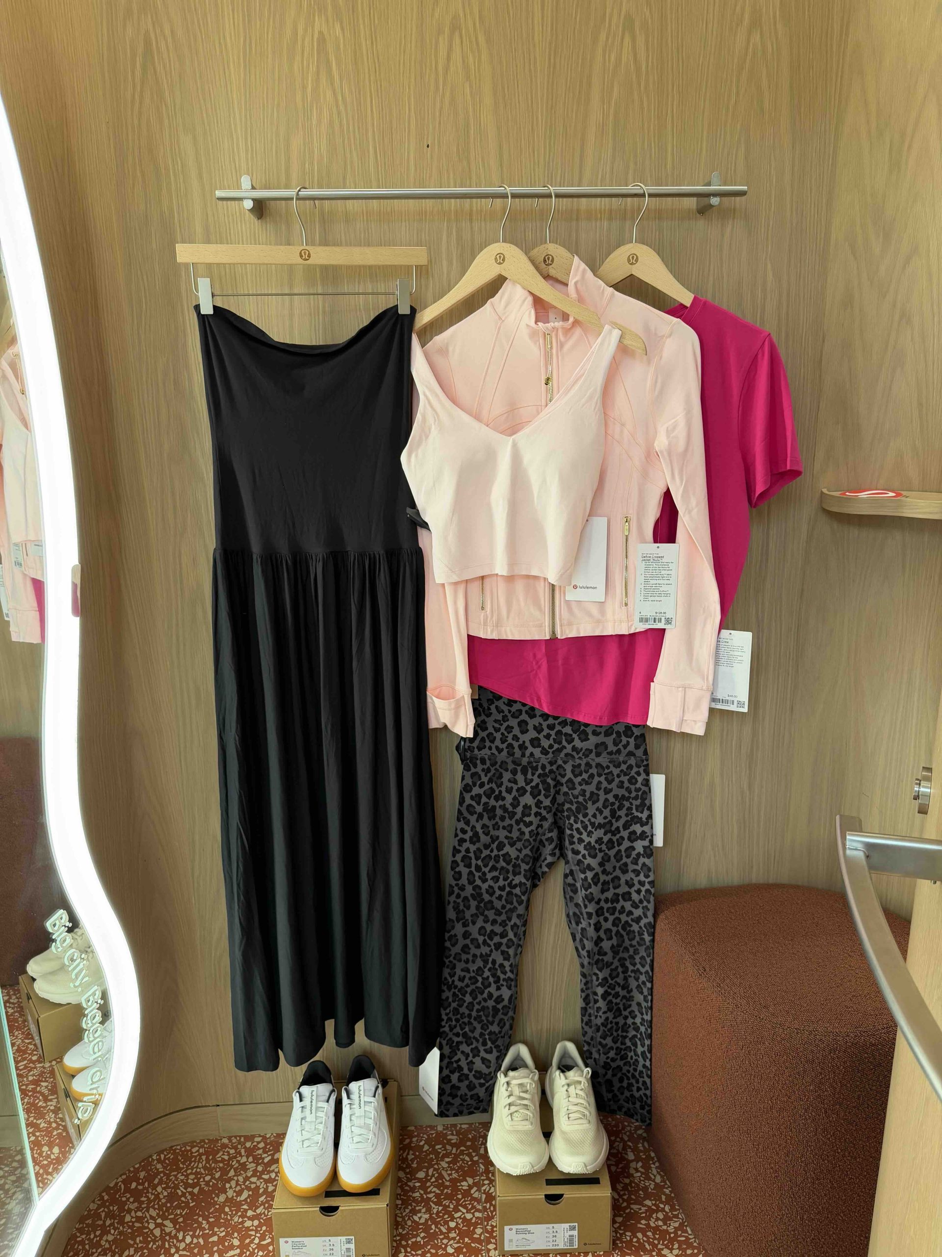 lululemon members weekend dressing room