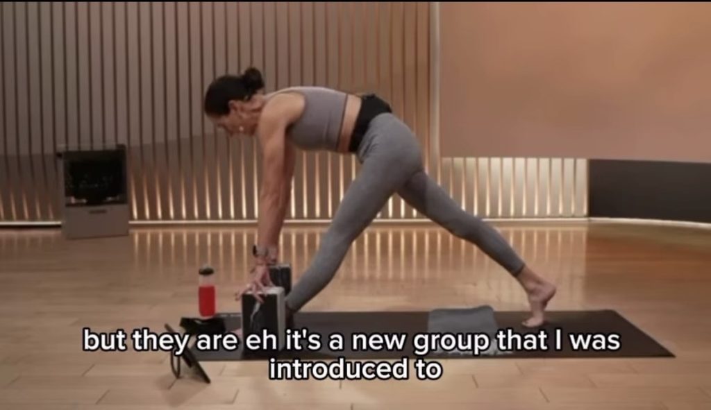 Tania y Abraham Violins introduced as a new group by Mariana Fernández during Peloton yoga flow